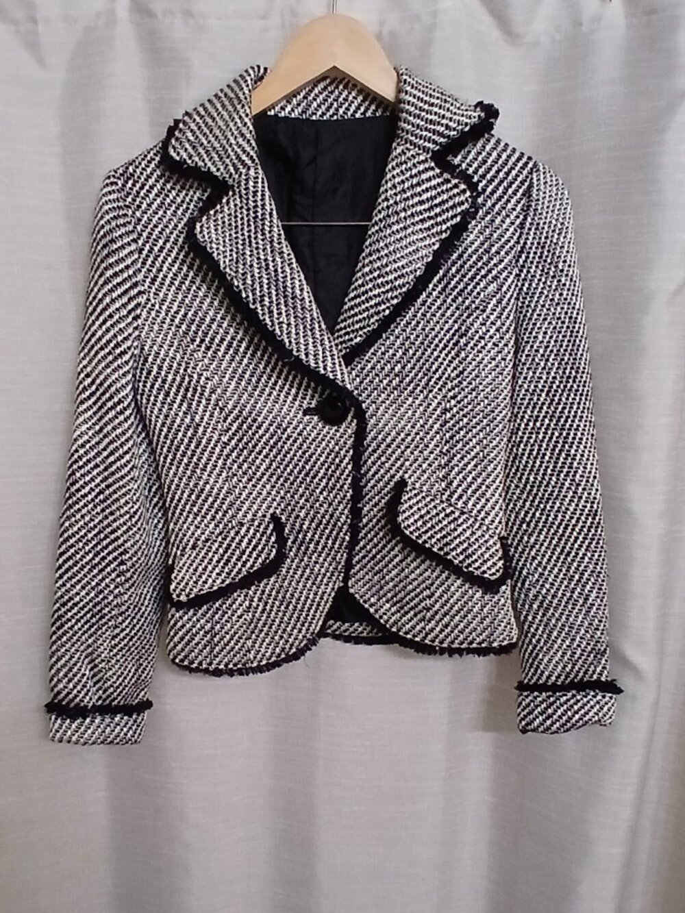 Black & White Tweed-Style Cropped Jacket – 8% Wool